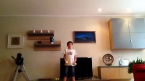 Как жонглировать "каскад" 4 мячами.