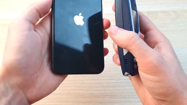 IPHONE 11 VS NOKIA 3310- ЧТО ЛУЧШЕ? ПОЛНОЕ СРАВНЕНИЕ! смотреть онлайн