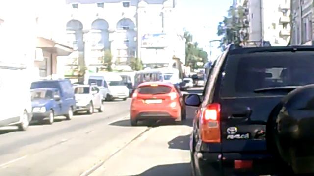 Обгон встречного трамвая по встречке!? смотреть онлайн