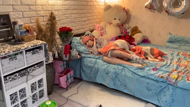 Лере подарили цветы ? Прячемся от обстрелов ? Вызываем скорую??VLOG смотреть онлайн