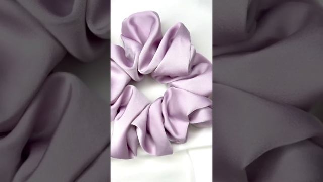 Шелковая резинка для волос из коллекции "Silk My Dream" смотреть онлайн