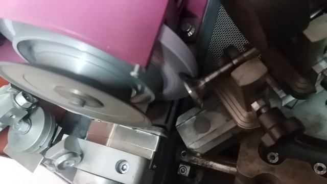 Шлифовка клапанов [ пример ] на станке RV-3000 | Качественный ремонт ГБЦ смотреть онлайн