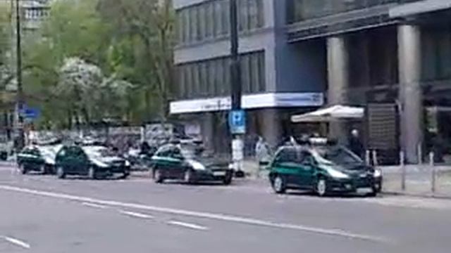 Straż Graniczna. centrum Warszawy ( Ul. Grzybowska) смотреть онлайн