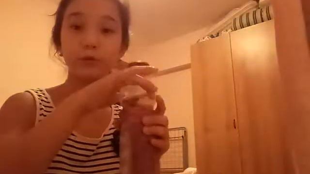 Я пробую вкусняшки и странный напиток со вкусом груши! смотреть онлайн