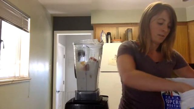 Strawberry Banana Peach Protein Smoothie смотреть онлайн