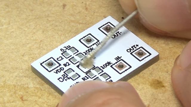 【電子工作】超小型D級アンプの作り方 | HOW to make a very small audio amplifier 【DIY電子工作】 смотреть онлайн