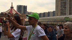 И только свет далекий манит одинокого окна