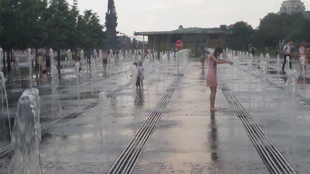 Мокрые платья, или Фонтанные радости лета ! / Wet dresses, or the Fountain joys of summer ! смотреть онлайн