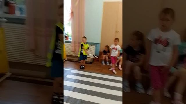 Сюжетно- ролевая игра в центре Безопасности "Мы на дороге". смотреть онлайн