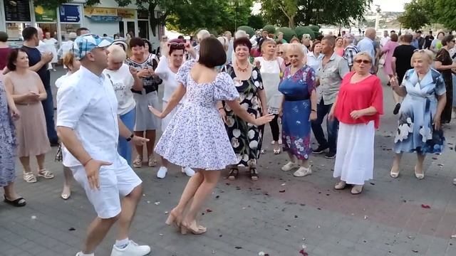 25.06.23 - Танцы на Приморском бульваре - Севастополь - ДР Веры и Любы - Сергей Соков смотреть онлайн