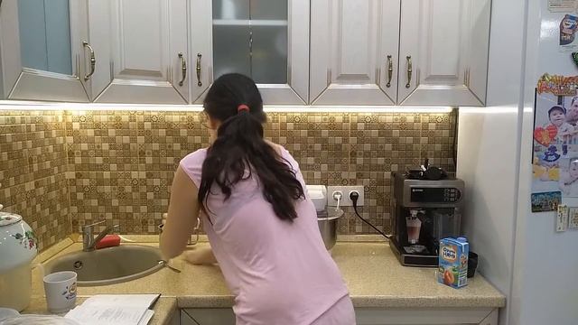 Готовим вкусные вафли вместе с сыном. Но без помощи жены все равно не получилось. смотреть онлайн