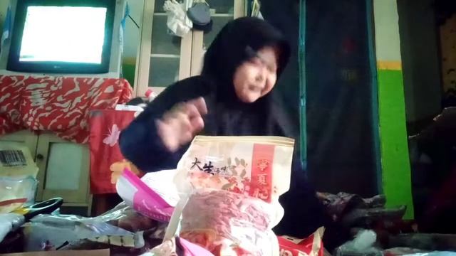 UNBOXING PAKET DARI HONGKONG????? Isinya banyakk bangett? (spesial kado ultah 18th?) смотреть онлайн