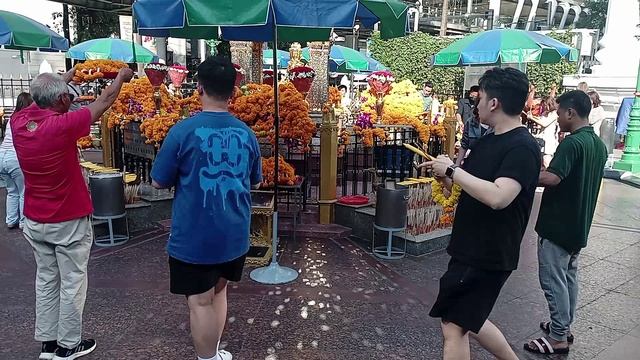Святыня Эраван (Erawan Shrine) в Бангкоке смотреть онлайн