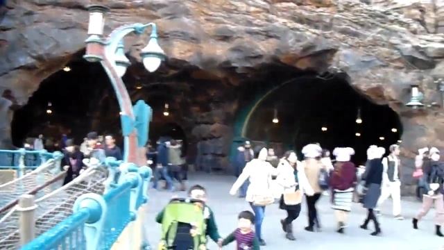 Volcano Tokyo DisneySea | Территория вулкана в ДиснейСи смотреть онлайн