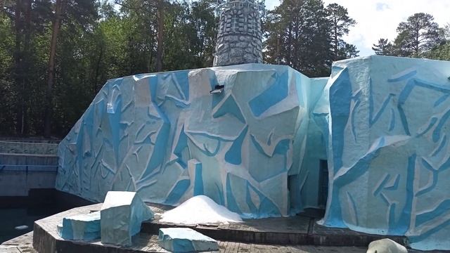 Белые медведи. Мама Герда с медвежатами. Зоопарк им.Р.А.Шило. смотреть онлайн
