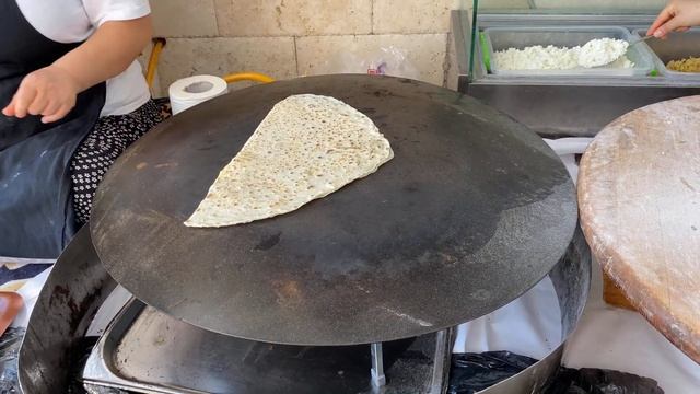 Как турчанки делают турецкие лепешки гёзлеме смотреть онлайн