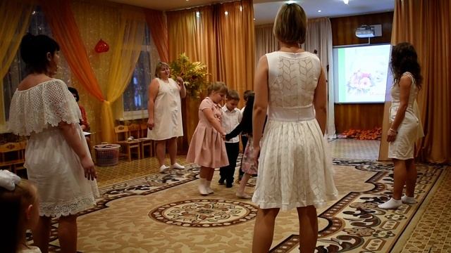 11 группа. Танец мам и детей. ДОУ №56 г. Люберцы смотреть онлайн