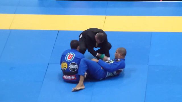 Erberth Santos vs Marcio Andre - IBJJF European Open 2016 - Black Adult - Open смотреть онлайн