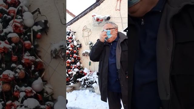 voilà ils sont content ils ont vue mamie doune trouvé 1 qui aime pas la macrotte chien puant смотреть онлайн