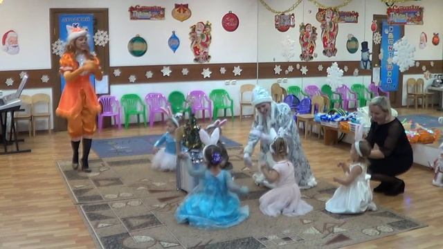 Новогодний утренник 2015 в детском саду Часть 1 Дети 3 года Детский клуб Капитошка www.kapetoshka.r смотреть онлайн