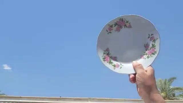 Я сегодня увидела летающий тарелку .......ПрИкОл