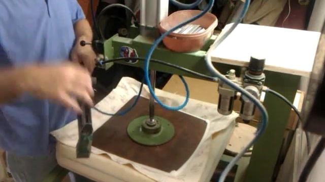 обивка сидения стула на пневматическом прессе смотреть онлайн