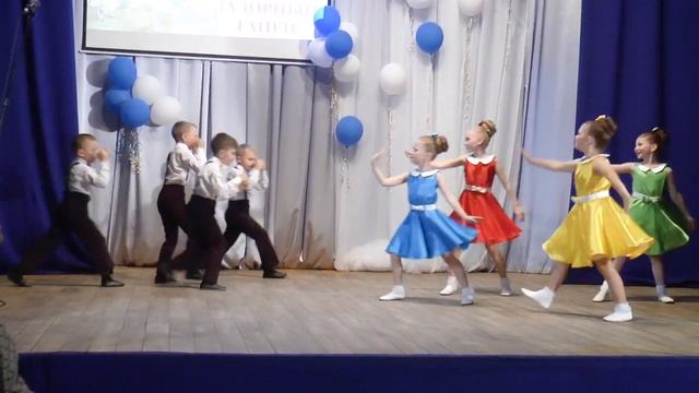 Танец "А у нас во дворе" смотреть онлайн