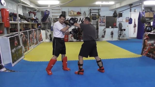 Защита от ударов ногами. Контратака. Отработка в парах. смотреть онлайн