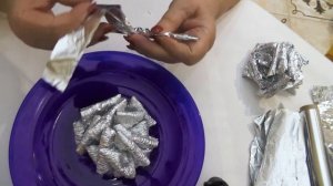 Серебристые розы из фольги