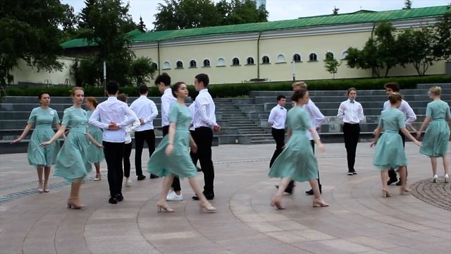 ШКОЛЬНЫЙ ВАЛЬС ВЫПУСКНИКОВ 2022 ГОДА смотреть онлайн