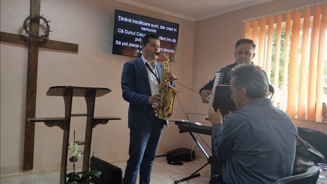 CANTARI CRESTINE - SAXOFON, ACORDEON SI CHITARA - PAUL SI EMANUEL JULA - BISERICA BIRUINTA NIMA смотреть онлайн