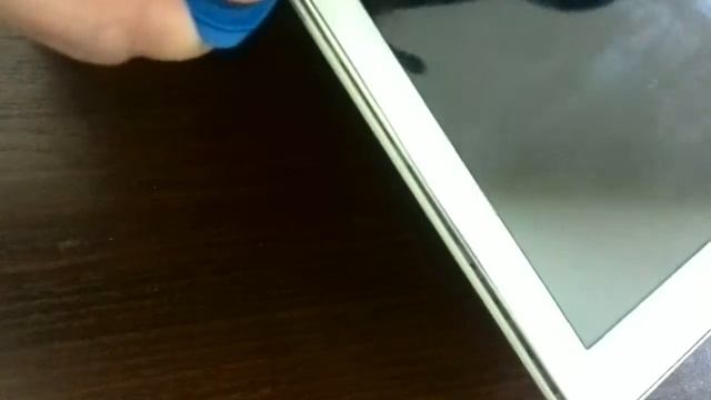 Samsung Galaxy Tab 4 снимаем заднюю крышку