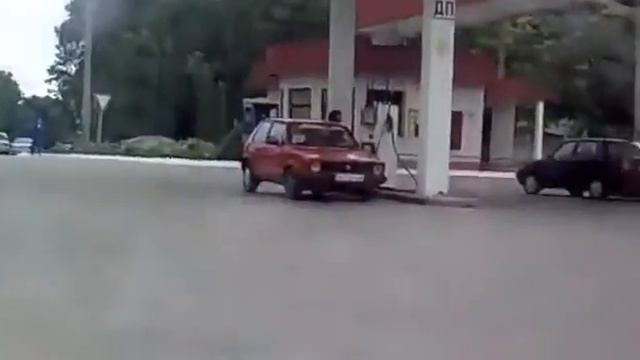 Девушка на заправке смотреть онлайн