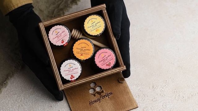 Подарочный набор с крем-мёдом HoneyForYou "ASSORTI WOOD BOX" смотреть онлайн