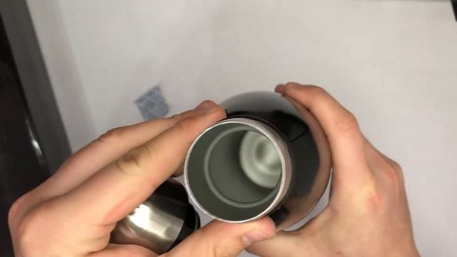 Видео обзор: Термос UNIQUE UN-1024 1.00л. Цвет: черный смотреть онлайн