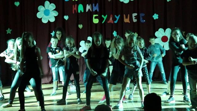 Флешмоб "Vitamin D" 5 отряд (Пансионат "Звёздный", 1 смена 2019) смотреть онлайн