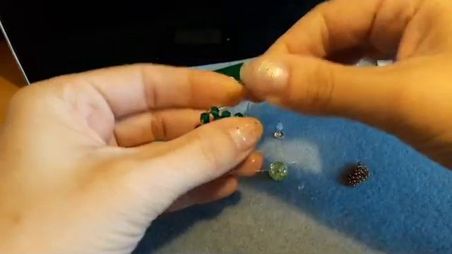 Серьги-шарики на пуссетах из биконусов. Мастер-класс. смотреть онлайн