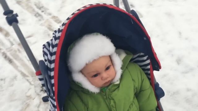 Гуляем, катаемся на салазках с Габи, Василиной и Мартином❄️⛄️⛷? смотреть онлайн
