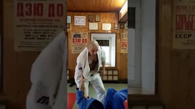 Мощная задняя подножка от Чемпиона Мира по дзюдо смотреть онлайн