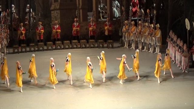 11.10.16 "Баядерка" Танец с попугаями. смотреть онлайн
