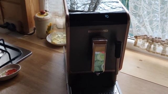 Кофемашина REDMOND RCM 1526 смотреть онлайн