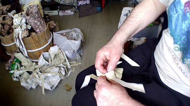 Пирамидка шаркунок детская игрушка из 2-х лык бумага, береста. смотреть онлайн