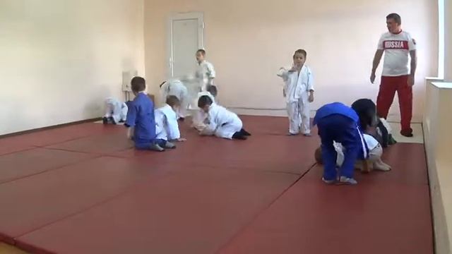 1.11.15 Открытое занятие по дзюдо: разминка в парах - 2. 5 лет. Centre Judo Kids. Feodosiya смотреть онлайн