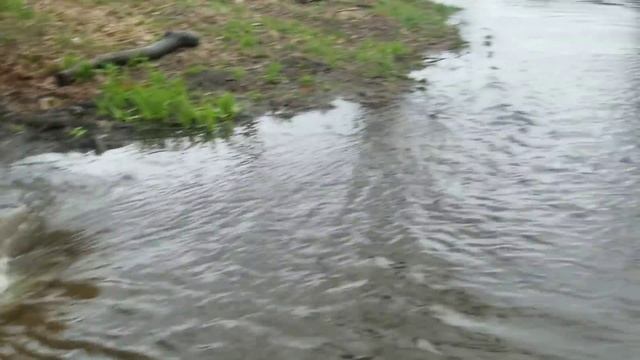 Draining Flooded Street With Major Amount Of Water Current смотреть онлайн