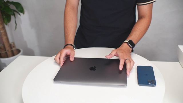 Trên Tay Nhanh Macbook Pro M2 - 2022