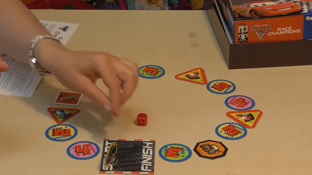 Настолка от Ravensburger Тачки-2: игра для настоящих чемпионов смотреть онлайн