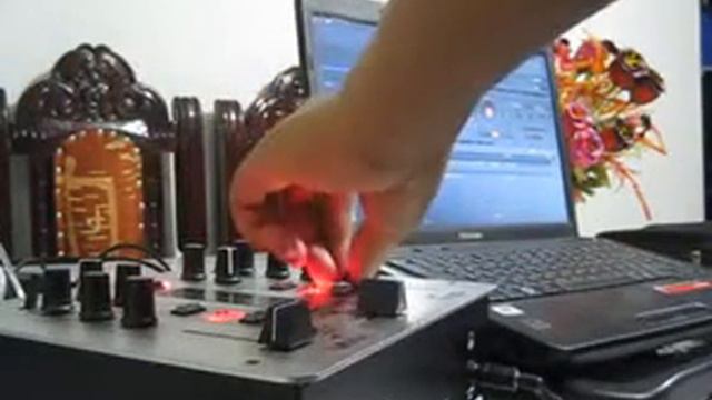 Mesclando Con La VMX 100 behringer Dj Clery смотреть онлайн
