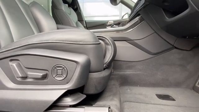 Redline: Audi Q8 3.0 TDI V6 50 S line Tiptronic quattro (s/s) 5dr - YC68 MZV смотреть онлайн