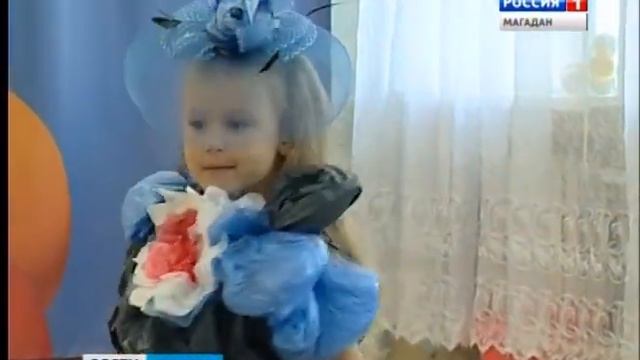 Детсадовцы изготовили модные платья из…мусора смотреть онлайн