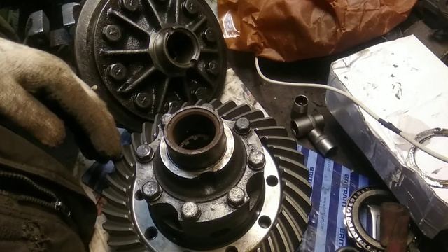 ремонт и регулировка заднего моста УАЗ.( редуктор спайсер в тимкен"колхозный" мост) смотреть онлайн